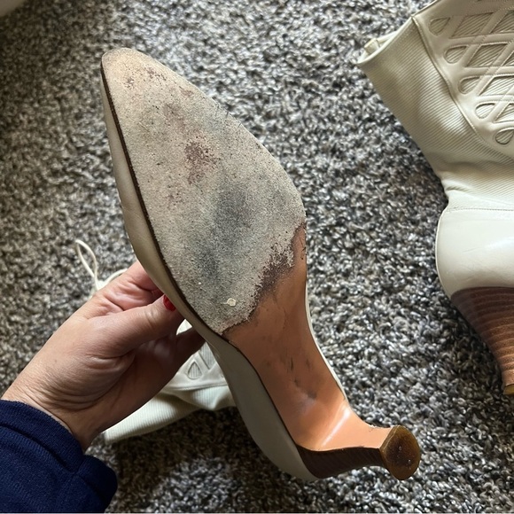 Stuart Weitzman Vintage leather booties, cream, 2.5”kitten heel, size 10 narrow - Picture 3 of 13